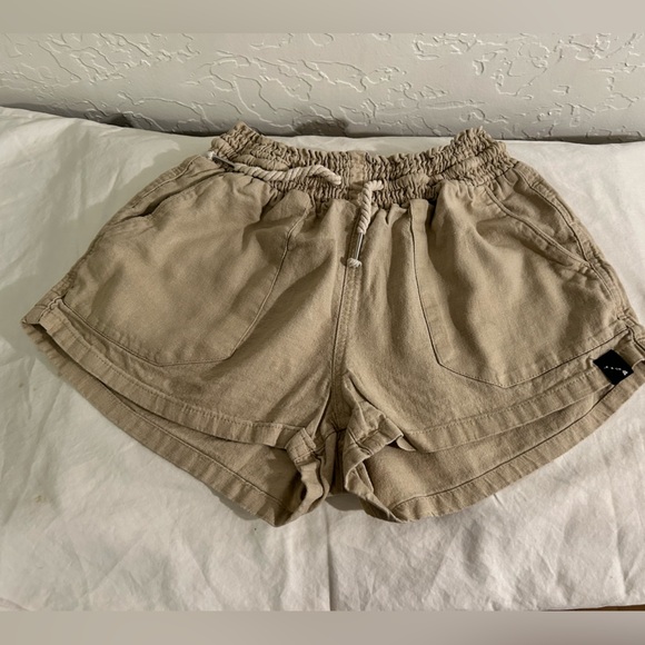 Kaialoha Supply small khaki drawstring shorts w/pockets. Excellent condition. - Picture 1 of 5